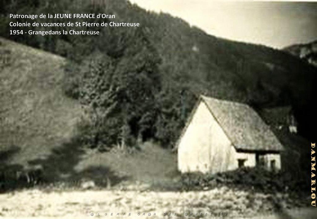 COLO JEUNE FRANCE 1954 grange dans la campagne chartrousine.jpg